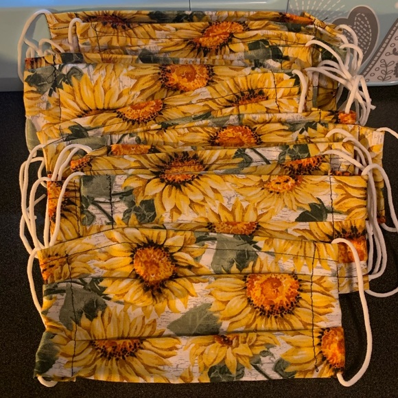 Bundle price 3/$10 Face Mask - w/ metal nose piece - Picture 2 of 3